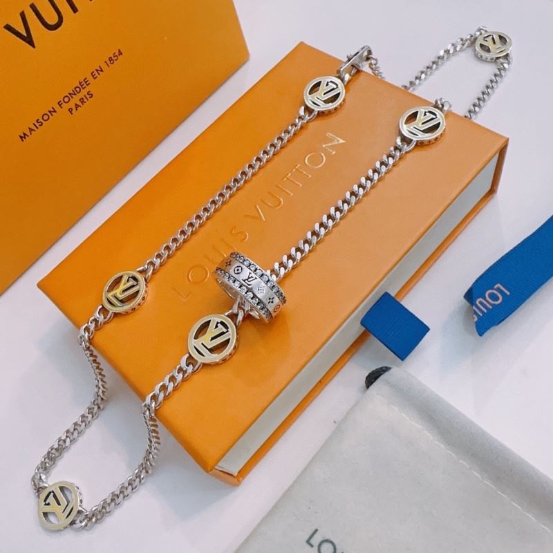 Louis Vuitton Necklaces